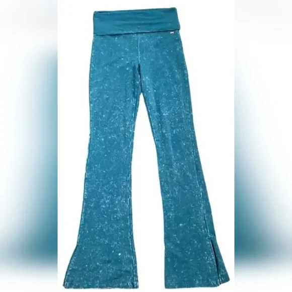 Victoria's Secret PINK Yoga Pants - Picture 3 of 16